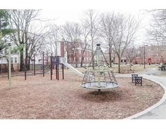 Building Photo - 23 Pine St