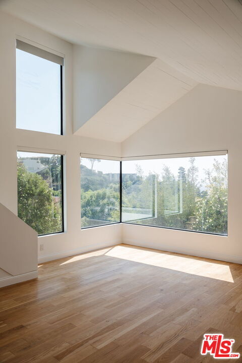 Building Photo - 1355 Bobolink Pl