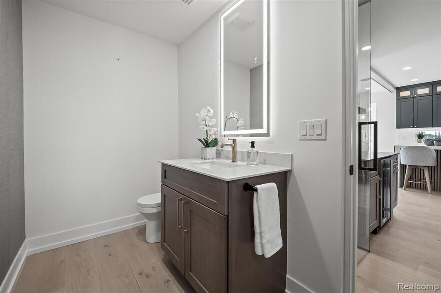 Building Photo - 125 N Washington Ave