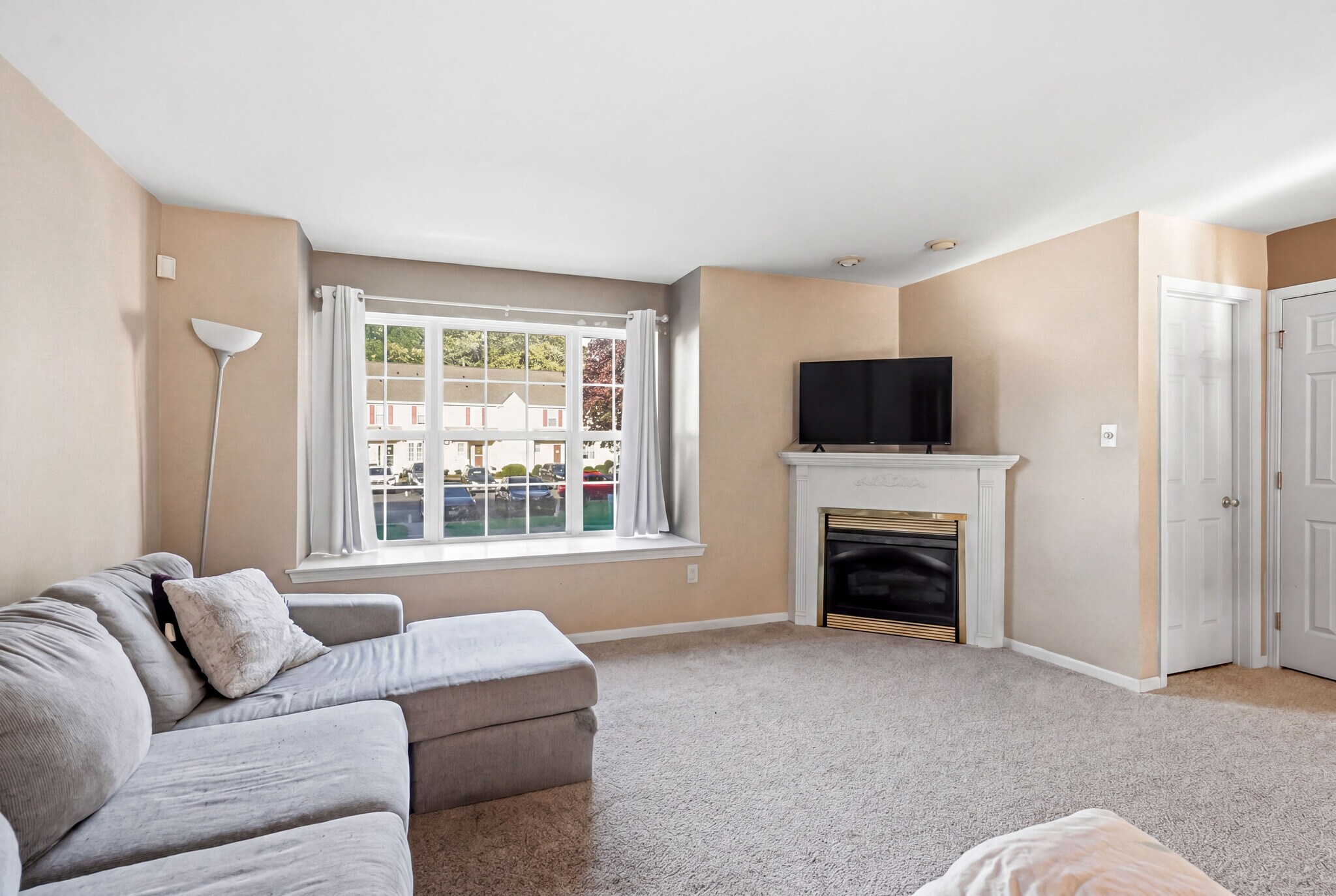 Building Photo - 327 Allens Ln