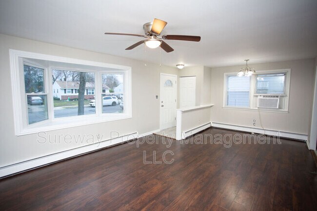 Building Photo - 19 Estate Rd