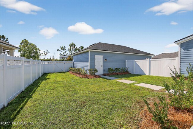 Building Photo - 244 Daydream Ave