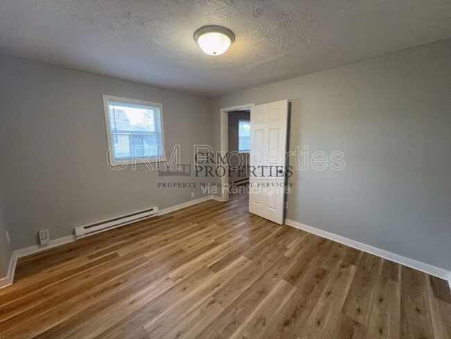 Building Photo - 1528 E Gimber St