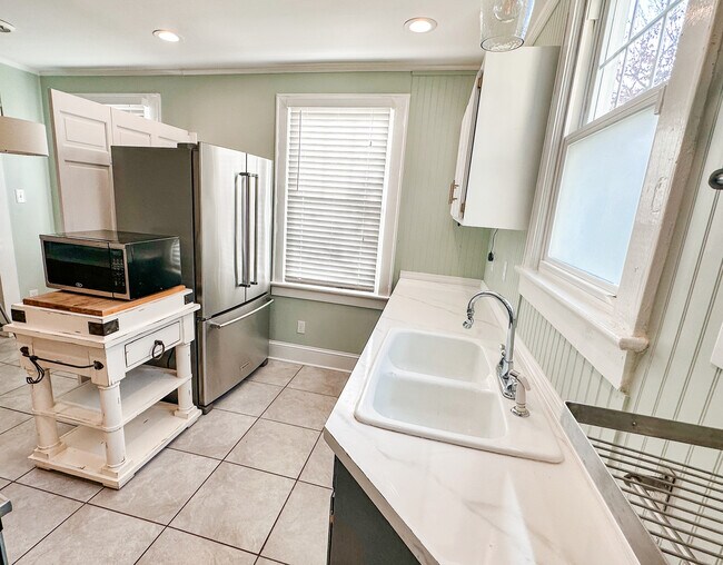 Kitchen - 212 Brookdale Ave