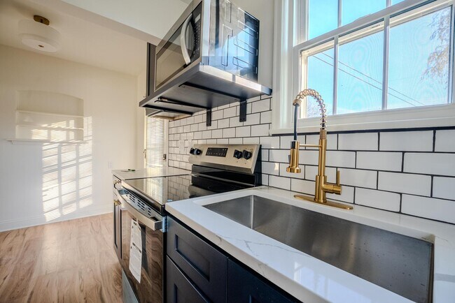 Building Photo - 657 E Moler St