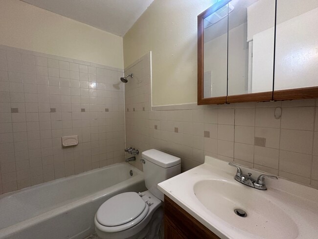 Building Photo - 4000 Acree St