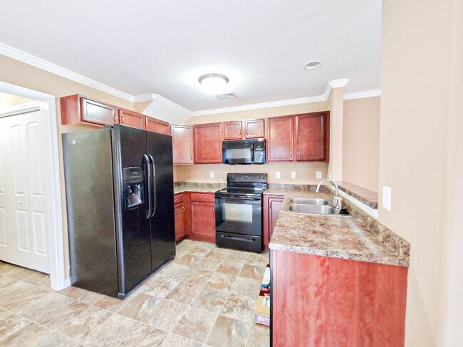 Building Photo - Pet Friendly Two Bedroom!