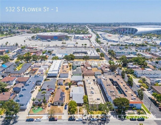 Building Photo - 532 S Flower St