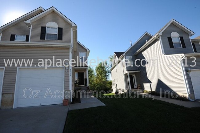 Building Photo - 2216 SW Rambling Vine Rd