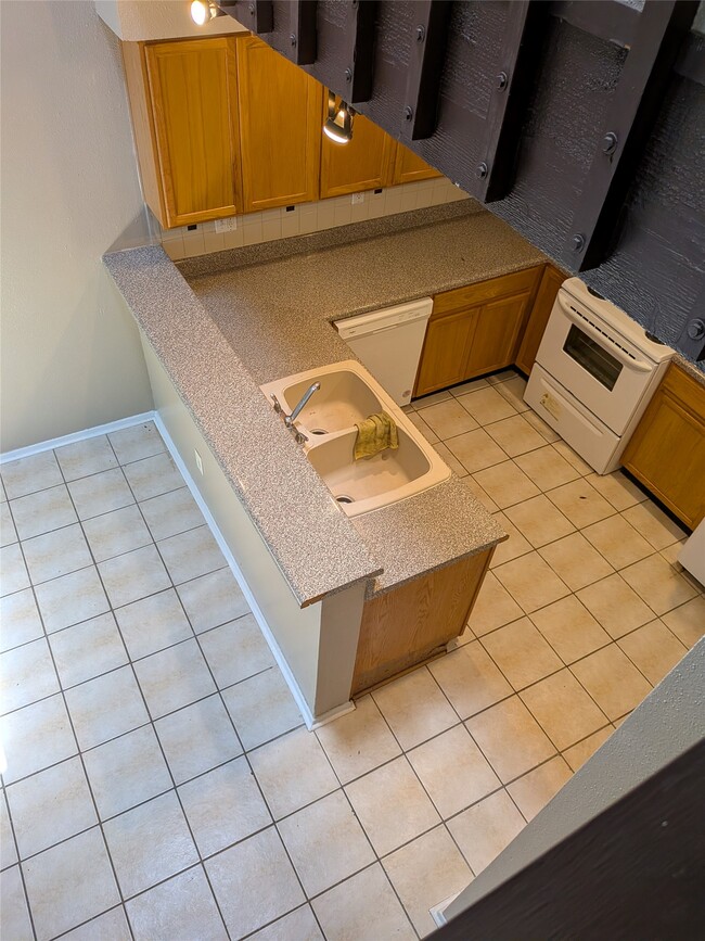 Building Photo - 12214 Bob White Dr