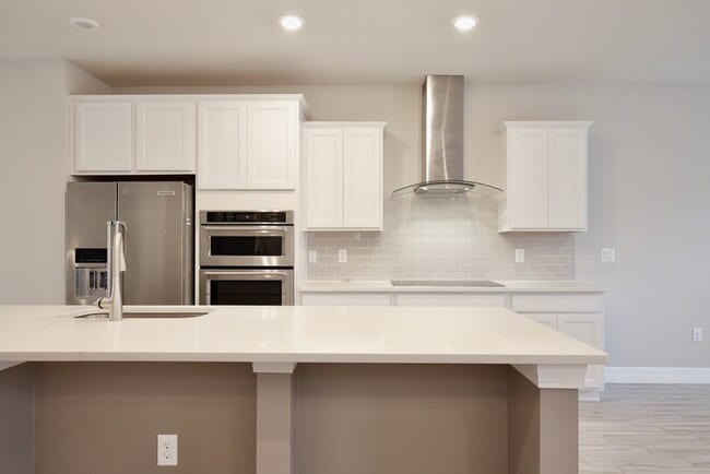 Building Photo - Luxurious 3/3.5 Spacious Townhome with a B...