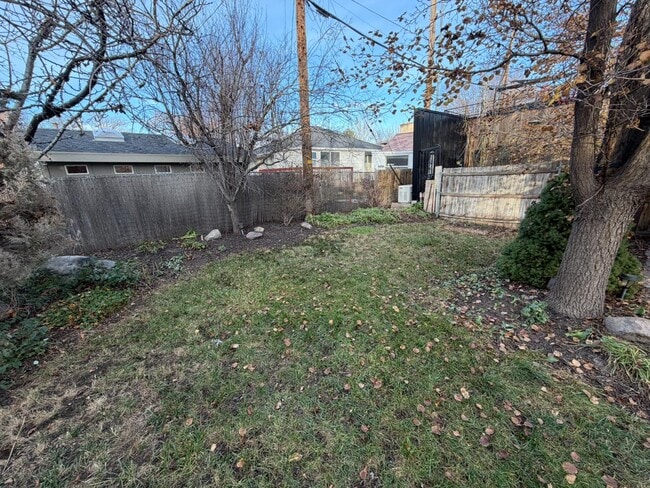 Building Photo - 565 Hollywood Ave