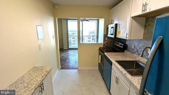 Building Photo - 2059 Huntington Ave