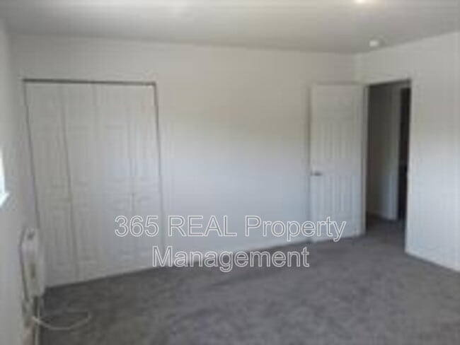 Building Photo - 706 37th Ave