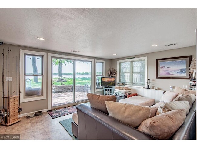 Building Photo - 14684 Cove Ave SE