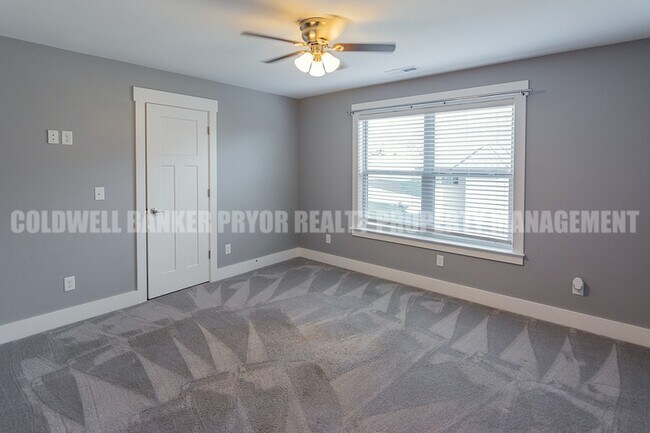 Building Photo - 9618 Shooting Star Cir