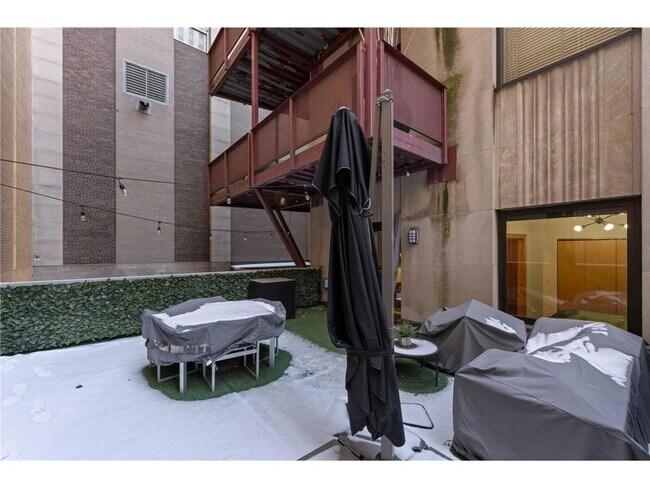 Building Photo - 601 S Marquette Ave