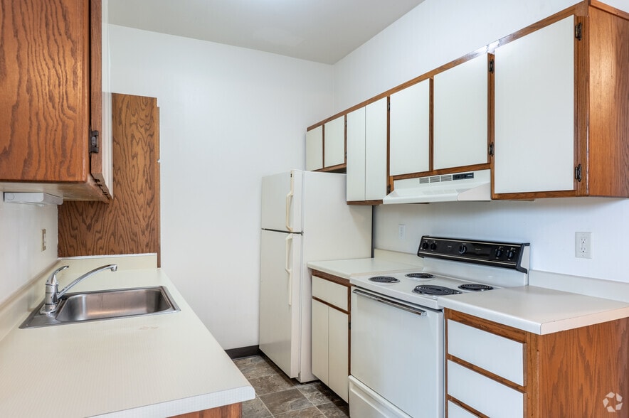 1BR, 1BA - 500SF - Kitchen - Cardinal Apartments