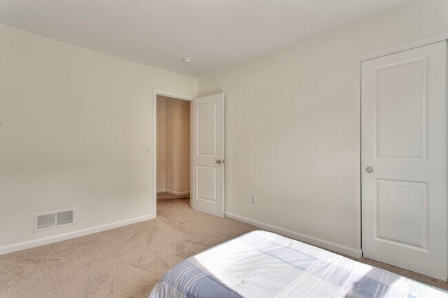 Building Photo - 178 Sitting Bull Dr