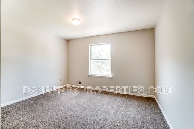 Building Photo - 3660 Willow Run Dr