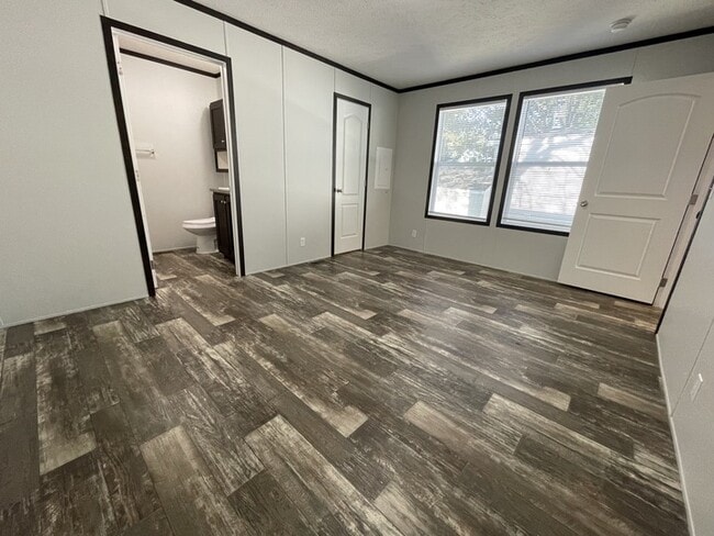 Building Photo - 15978 Villaire Ave