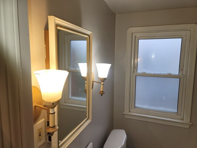 Building Photo - 4997 E 110th St