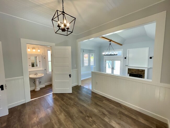 Building Photo - Charming Home on Cul-de-Sac w/Jacuzzi, Fireplace, Garage || Minutes from Downtown Napa!