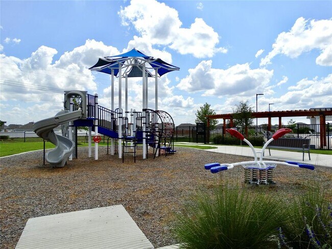 Building Photo - 370 Hortus Dr