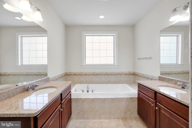 Building Photo - 3037 Moore Ln
