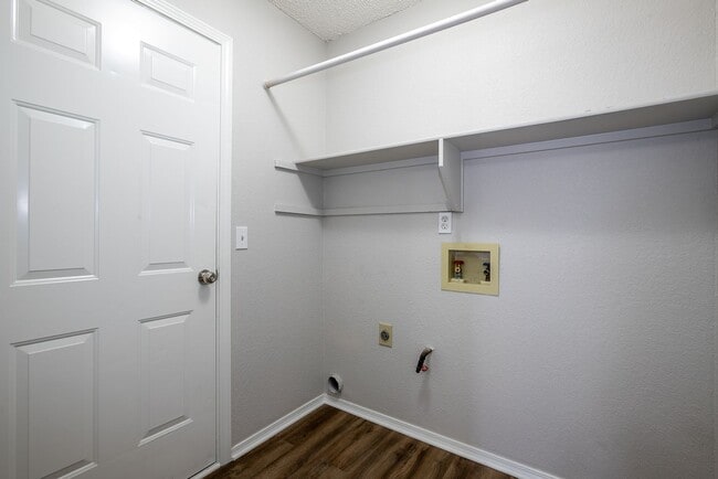 Building Photo - Gorgeous 4 Bedroom Remodel, Union Schools!