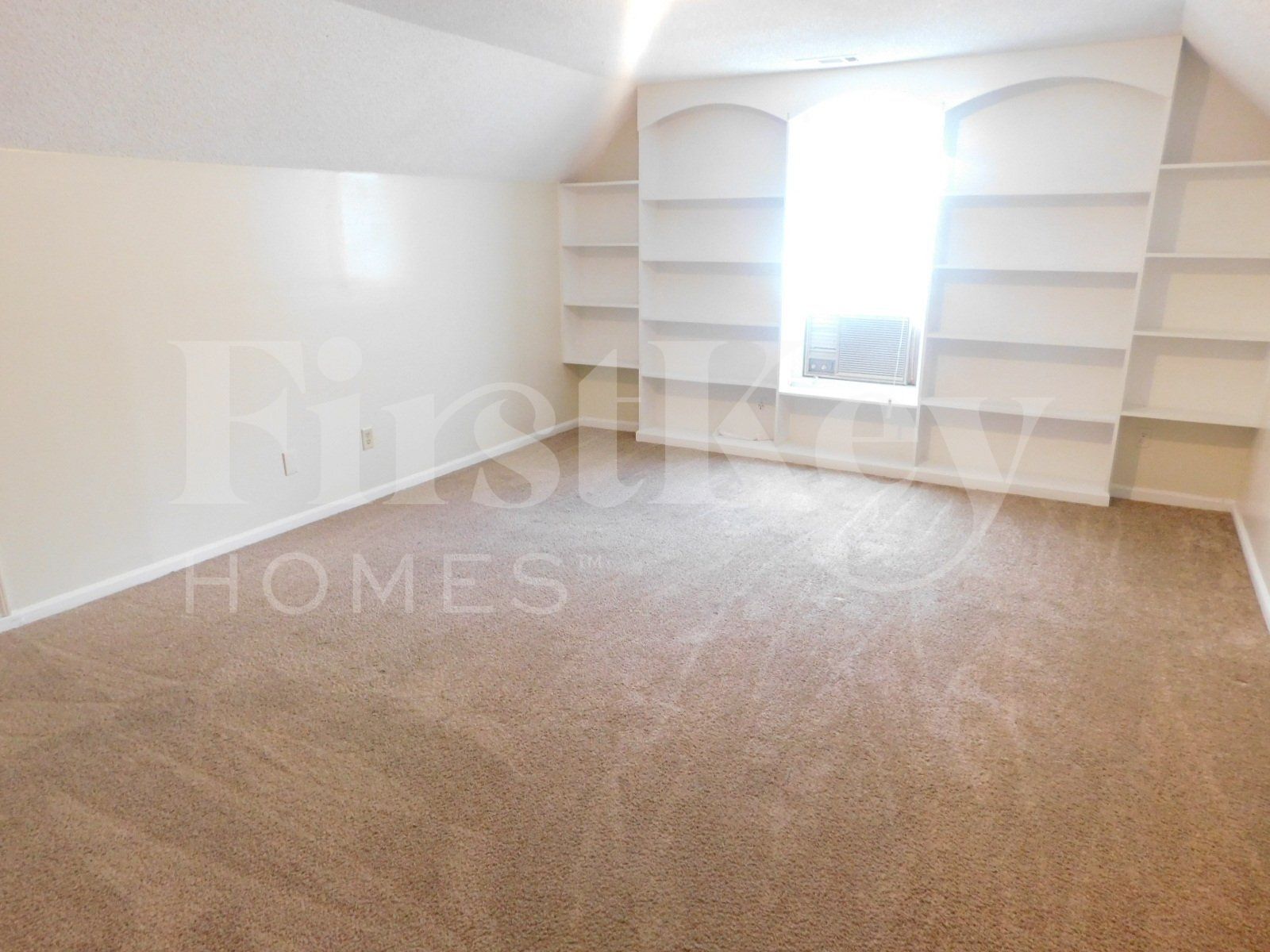 Building Photo - 2428 Green Glen Dr