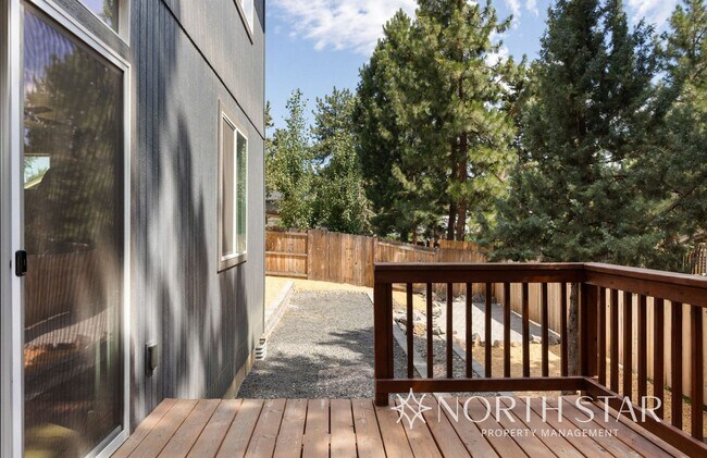 Building Photo - Recently Renovated 3 Bed, 2.5 Bath w/ Offi...