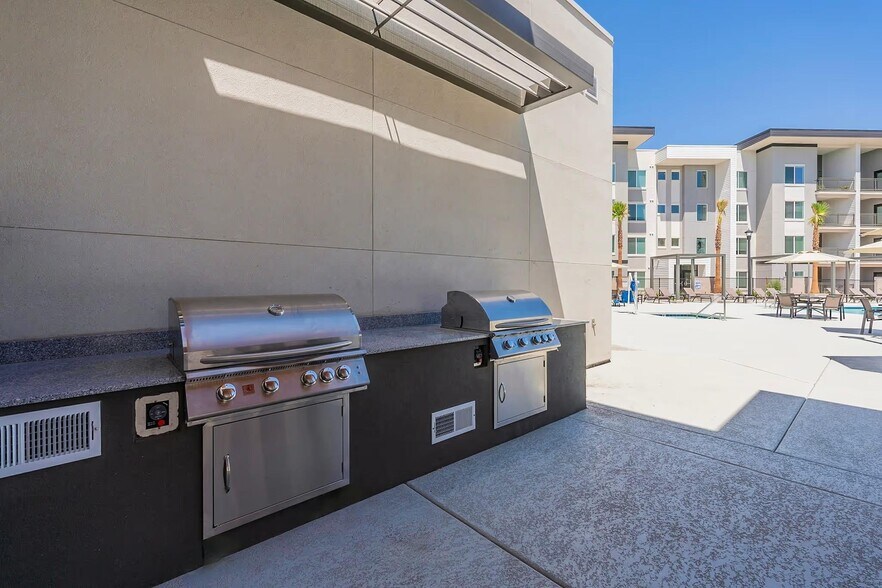 Building Photo - 1760 S Crismon Rd