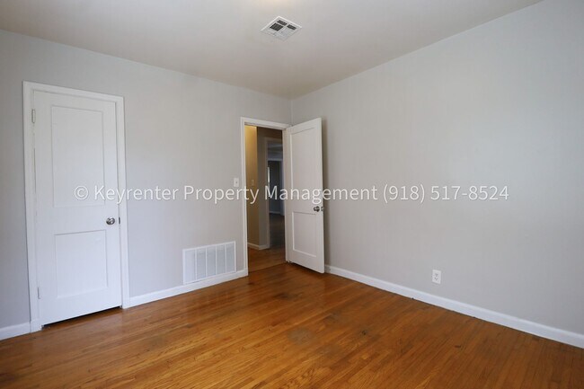 Building Photo - 3322 E 23rd St