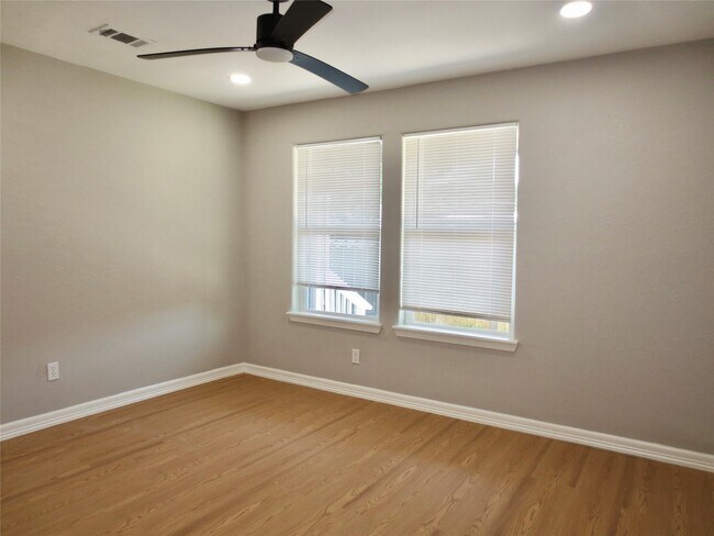 Building Photo - 2722 Parker Rd
