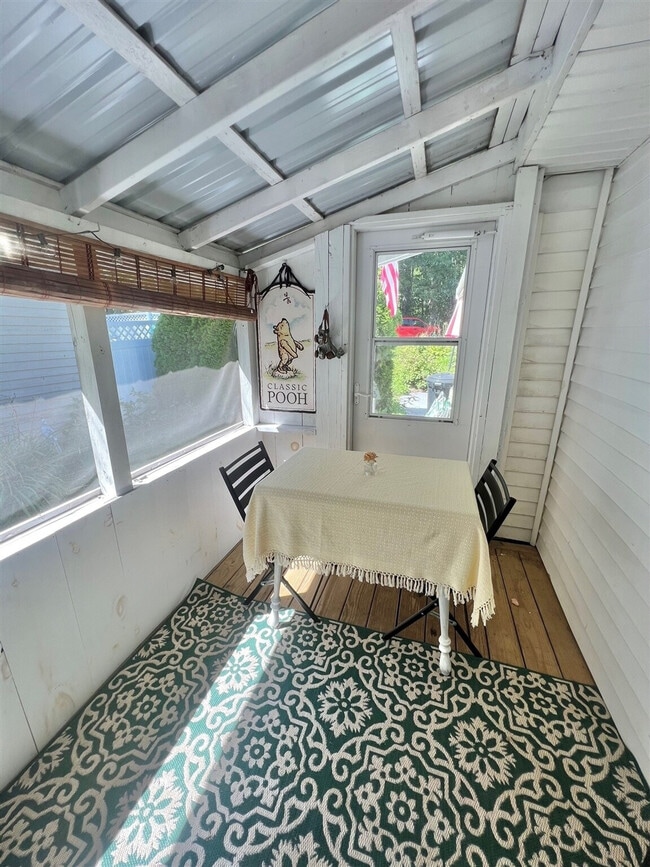 Building Photo - 28 W Shore Rd