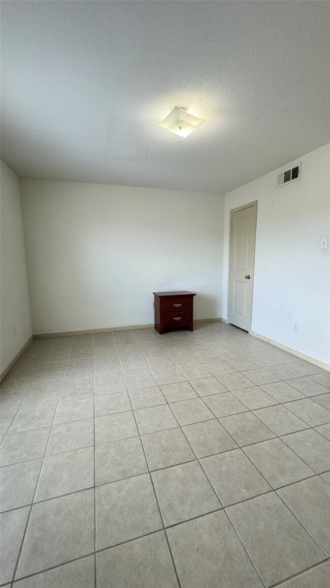 Building Photo - 10802 Kingspoint Rd