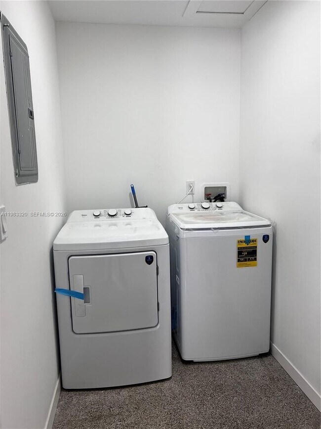 Building Photo - 3820 SW 16th St