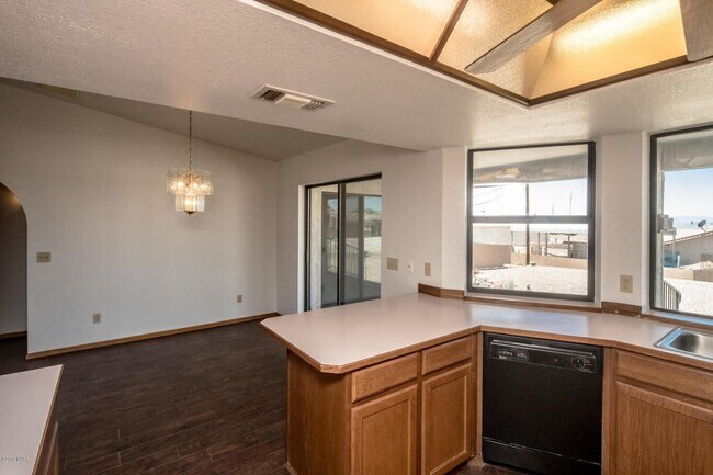Building Photo - Unfurnished Long Term House! Price Adjustm...