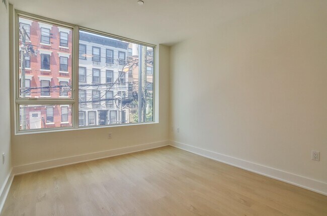 Building Photo - 303 Madison St