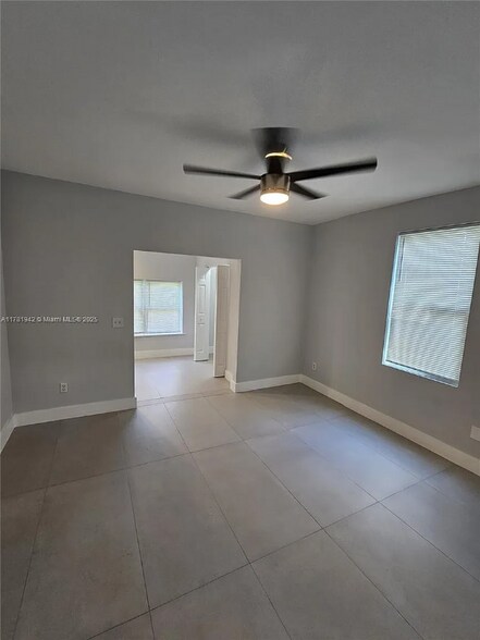 Building Photo - 1410 Altaloma Ave