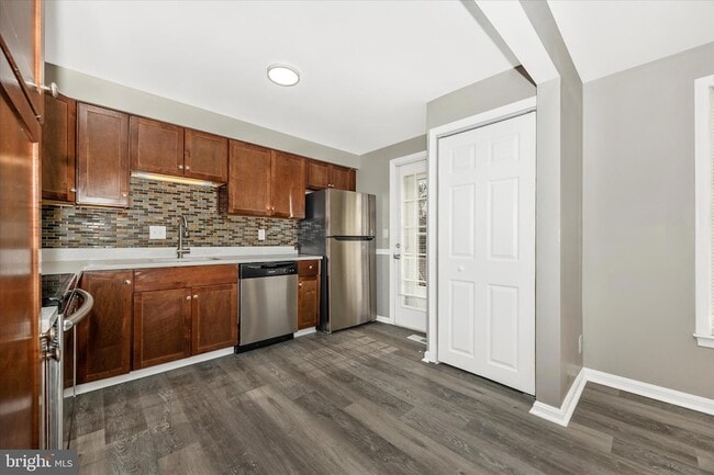 Building Photo - 114 Colony Ct