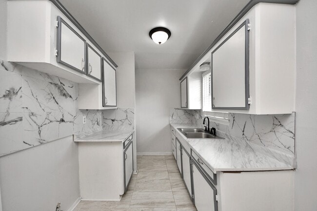 Building Photo - 4830 Ridgestone St