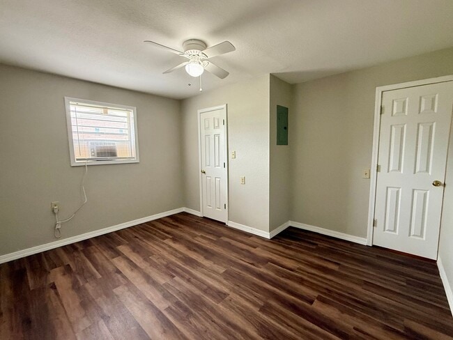 Building Photo - 204 N 16th Ave