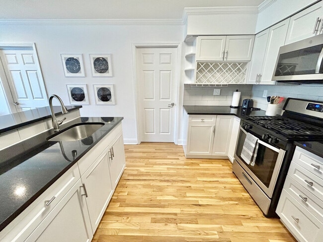 Building Photo - 800-898 Jefferson Street-SI ID1507574P