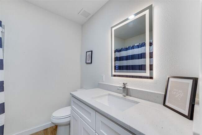 Building Photo - 6603 Victoria St