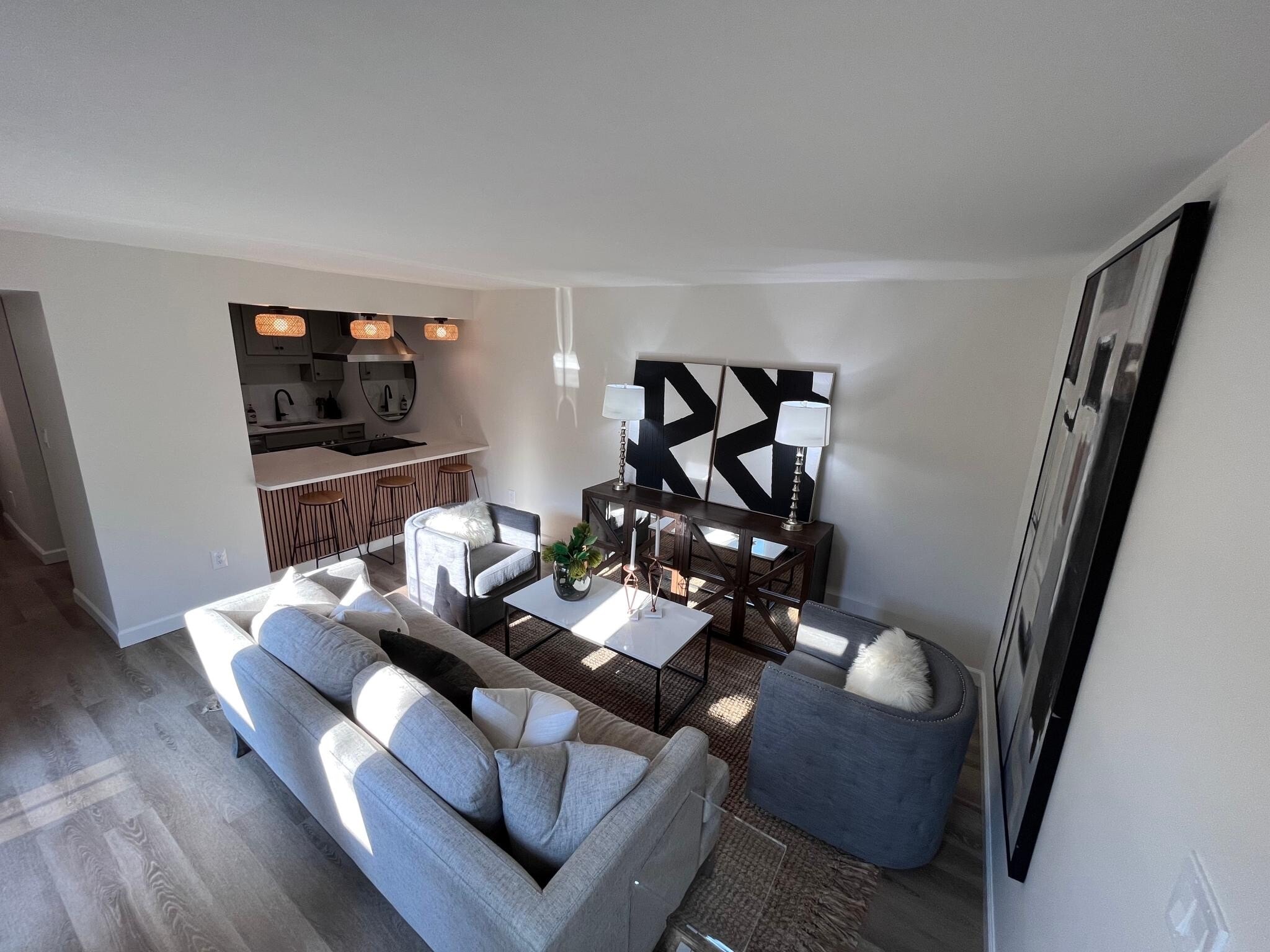 Living Room - 3350 Altamont Rd S