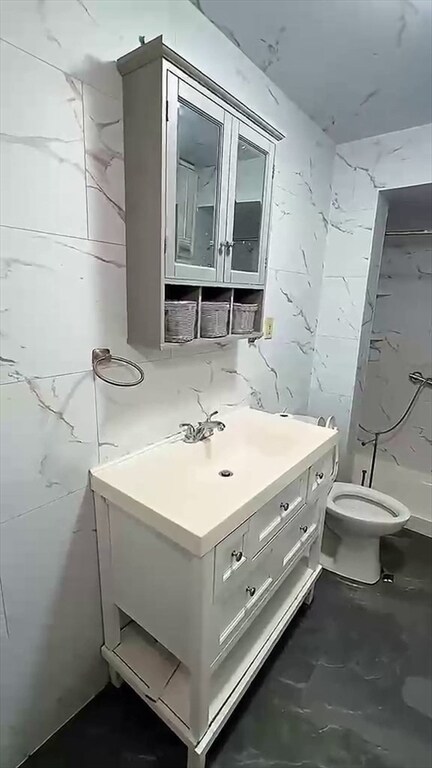 Building Photo - 68 Grove St