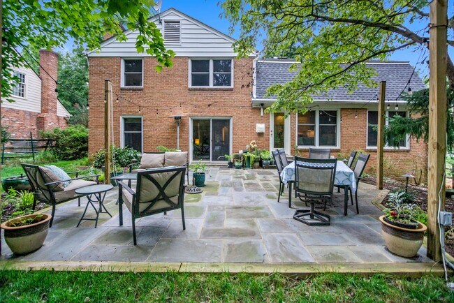 Building Photo - 6902 Tilden Ln