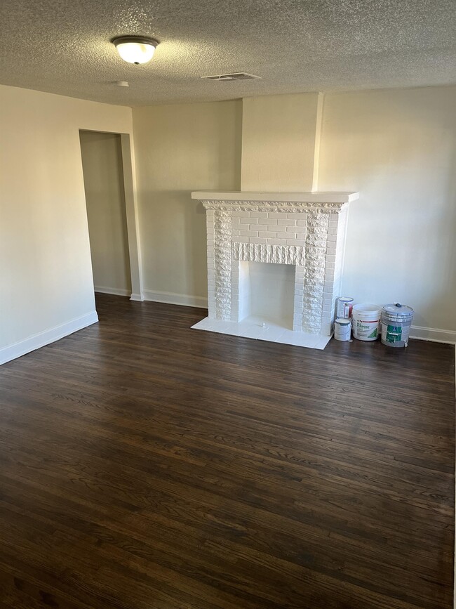 Primary Photo - 1627 N Denver Ave